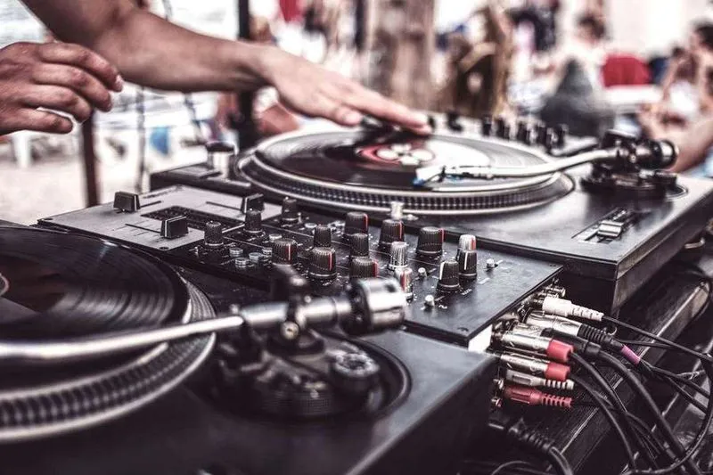 Image de Devis DJ en ligne en 3 clics : simulation gratuite