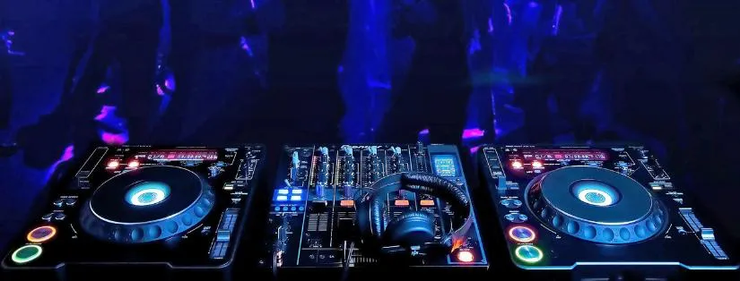 Image de Simulateur prix DJ : combien coûte un DJ pour mariage, anniversaire ou entreprise ?
