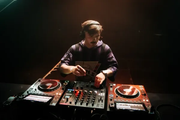 Image du DJ P A O L O