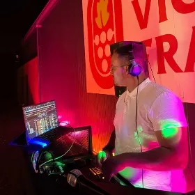Dj Towel