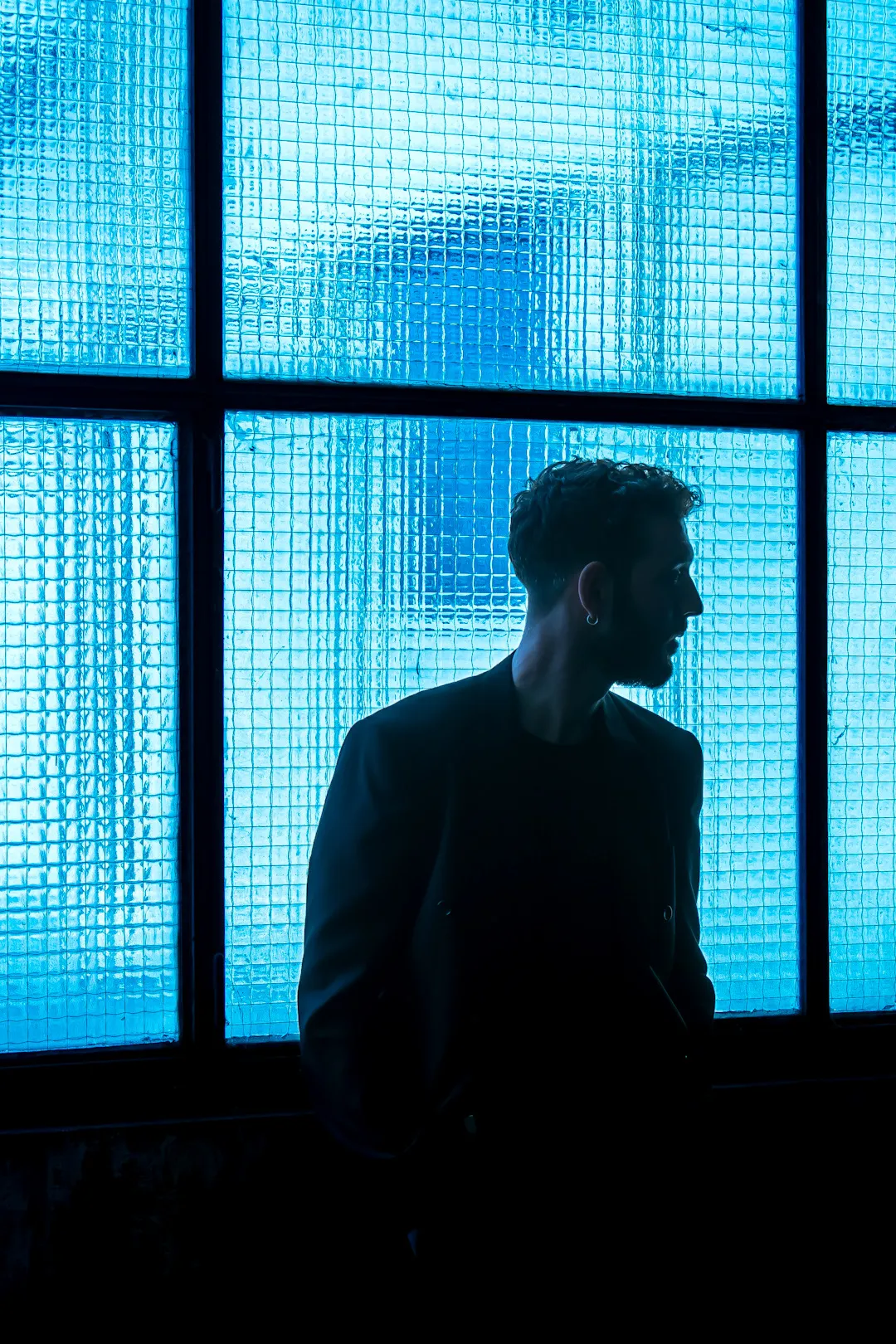 Image de OBEL, un univers musical entre kick et groove, où la techno flirte avec l’acid house et le breakbeat
