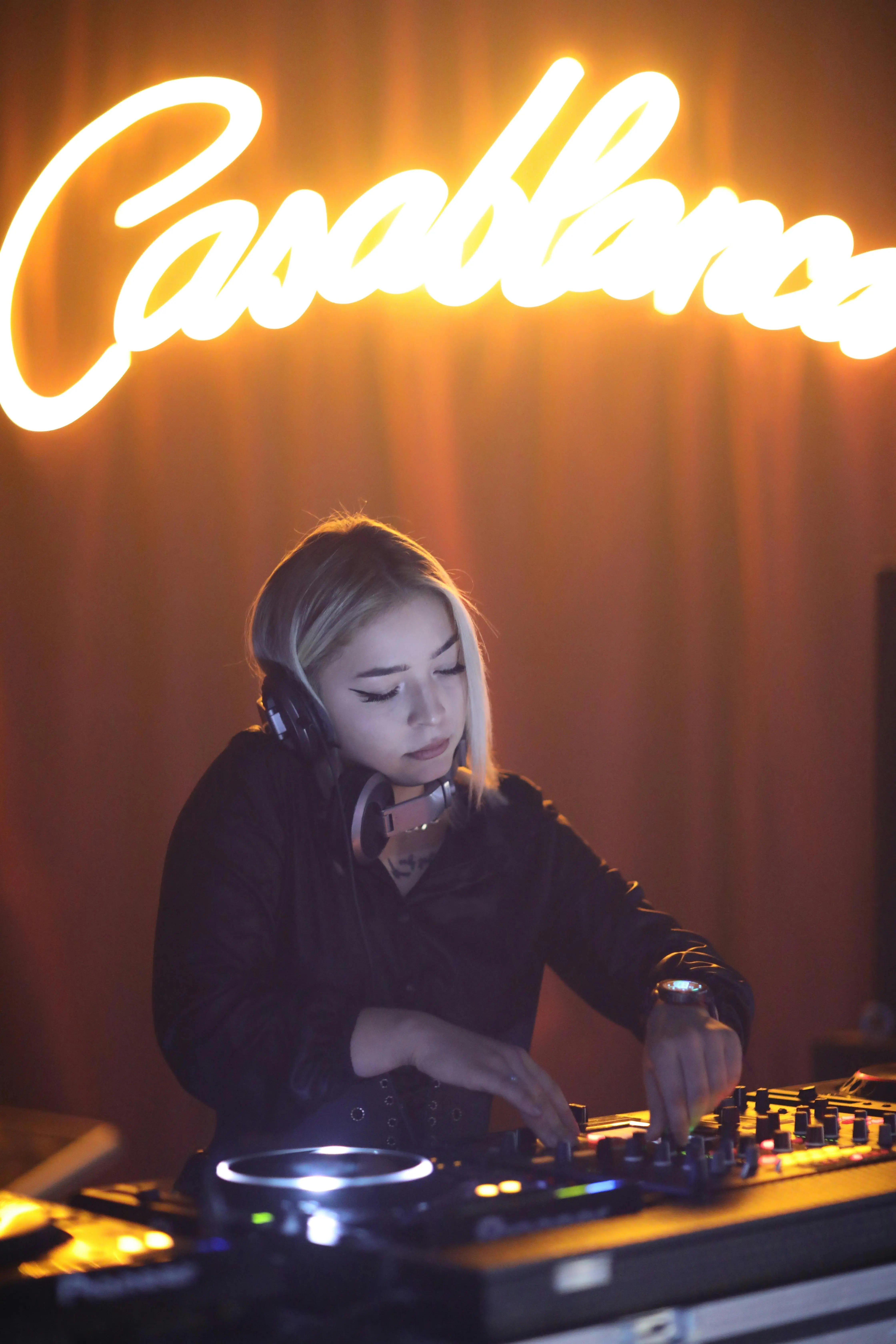 Image de Guide Local : Comment Trouver le Meilleur DJ dans Votre Ville