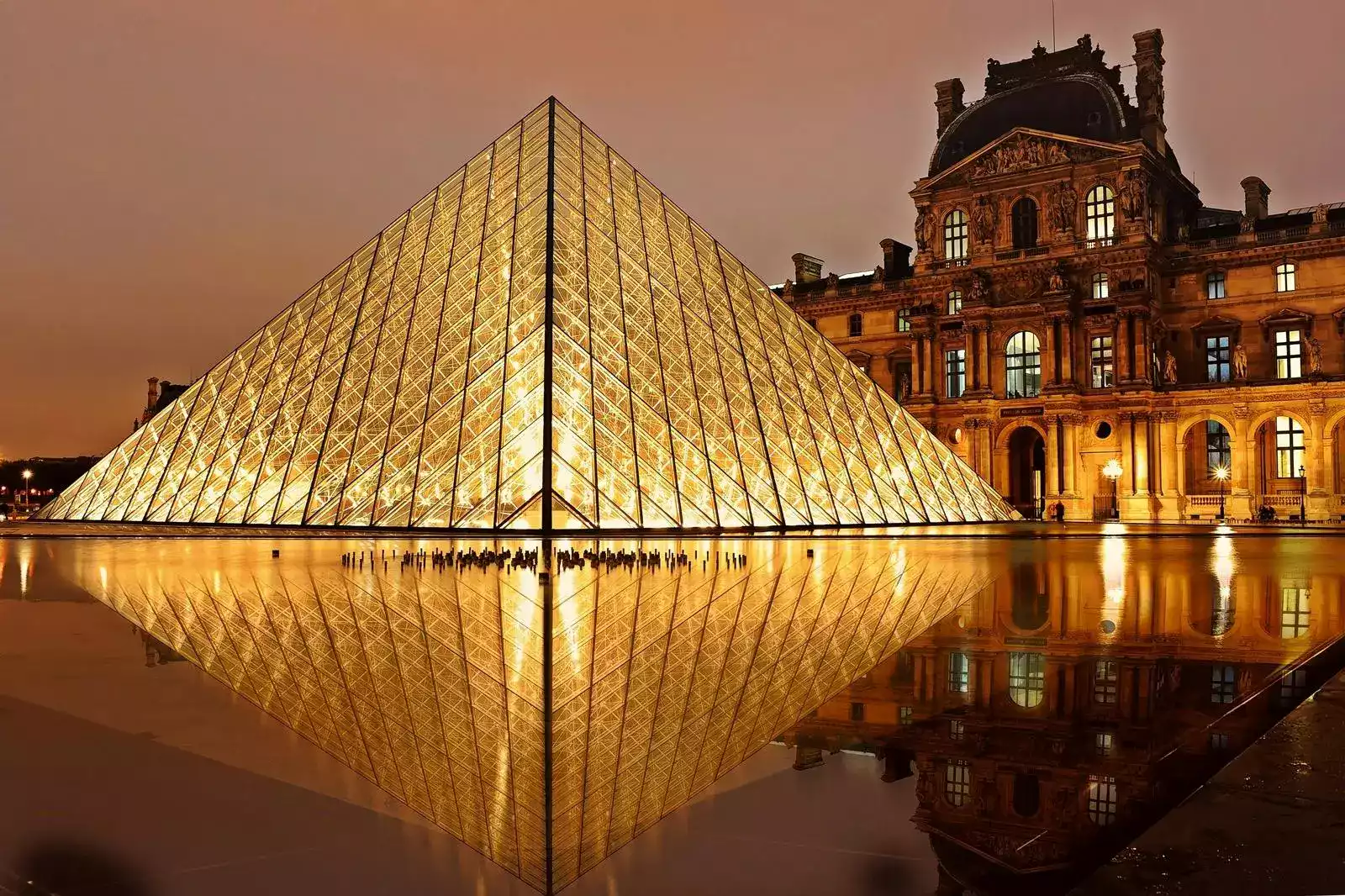 Paris, Ville de Lumière et de Fêtes